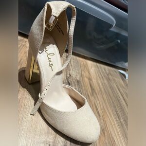 Lulus brand heels. Never worn. Brand new. Size 5.5